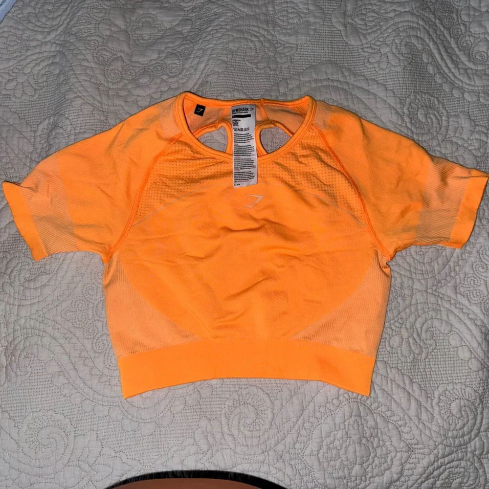 5- ULTRA SEAMLESS GYMSHARK CROP TOPS- BLACK, BLUE, PINK, TEAL, & ORANGE MEDIUM - Picture 13 of 15